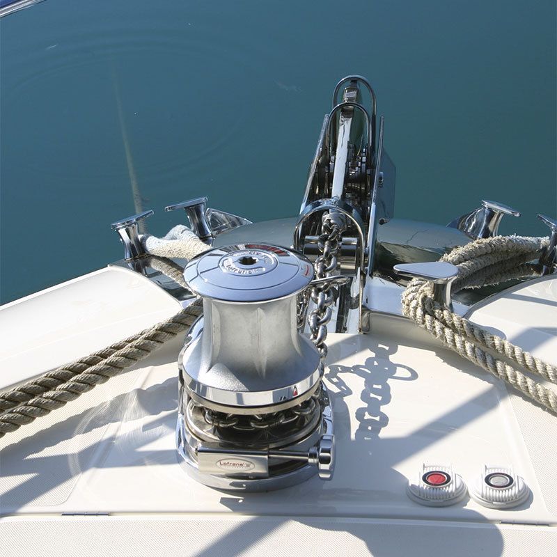 Vertical windlass anchor instalation on boat